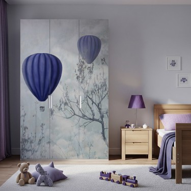 Naklejka na meble Niebieskie balony nad chmurami